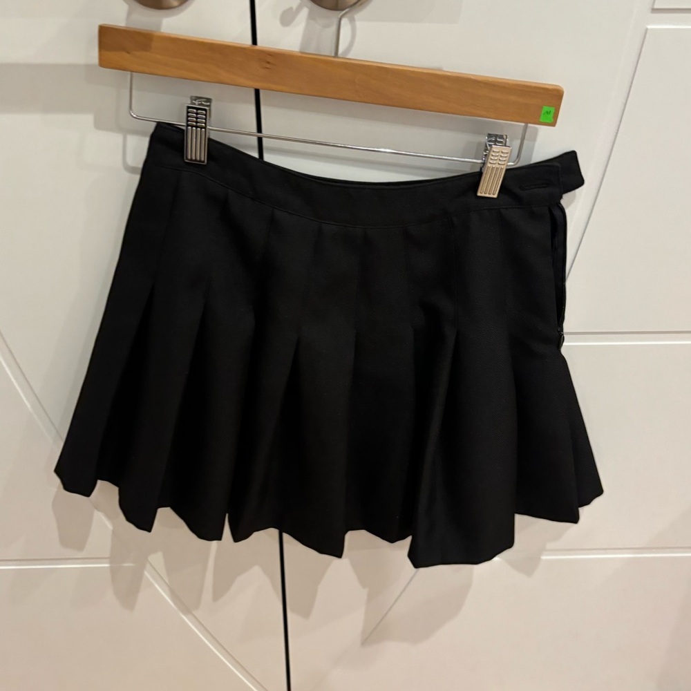 Black pleated skirt